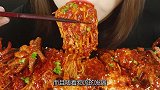小哥哥去餐厅吃饭，说出了我的心里话，服务员直接懵了