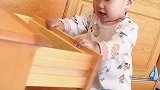 妈妈就等着宝宝被桌子砸到