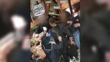 看着都疼！因口角纠纷 两桌顾客端滚烫涮肚锅互泼：多人被烫伤