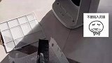 男子空气净化器用了两年十分满意，准备更换时却发现根本没拆膜