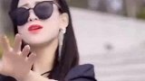 一首伤感民谣《冲动的惩罚》节奏动感，情深意浓，经典永不褪色
