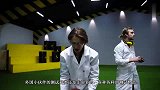 把2000度岩浆倒入粉碎机，它能坚持几秒钟？