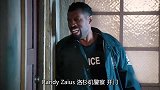 二十几个人挤在一个小房间，抓捕罪犯只用开一下冰箱门。