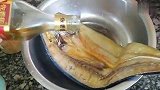 今天晚饭煎鲅鱼干，一块钱买的大冬瓜，做个冬瓜汤
