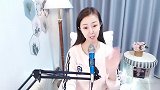 董卿开尊口唱《军港之夜》声音细腻嗓子勾人，央视才女咋啥都会干