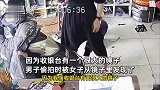 女子在店里修车被男子蹲身后偷拍裙底，店老板：人跑了，已报警