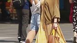 穿搭宽松衣服是美的延伸。