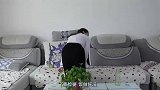 妻子娘家拆迁，丈夫让她把拆迁款平分，三天后娘家人上门精彩啦