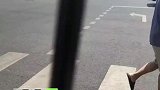 四川达州：女子遭陌生男子尾随，机智拿出手机录像驱赶