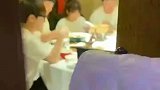 跑腿小哥送包时，被顾客下套没想迎来反转