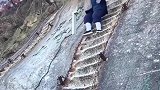 好多粉丝说天梯没这么陡，是拍摄角度的问题，还让看上面的树！