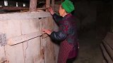 农村土鸡蛋拿来炒饭才好吃 80岁老奶奶巧手炒一大碗 想吃了