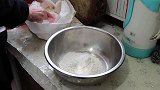 大彭自制家庭版热汤烩面，面条很劲道，配料丰富，汤都喝完了