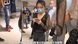 分手后的徐璐进场首秀超大胆 黑色透视装性感迷人