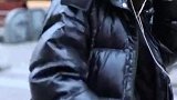 街拍长头发小姐姐，就算穿着羽绒服也挡不住的帅气，眼神自带杀气