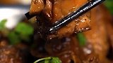 满满一盘鸡肉，吃起来太爽了