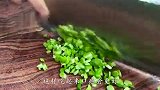 把花生包进饺子皮里，没想到这么香，全家人都吃不够，太解馋了