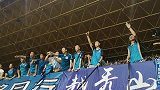 风雨无惧！将士欢喜夺三分 球迷赛后特制横幅赠富力