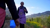 岳母和老妈搭档做米豆腐，超小厨红烧4斤鸡爪，两家人一桌吃过瘾
