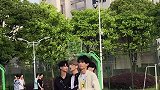 看到帅哥了 当然是拍下来 发出来 大家一起欣赏球场 校园生活