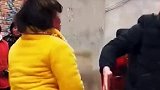 一直以为这种场面只存在大妈之间的比试