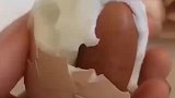 女子煮鸡蛋发现罕见“蛋中蛋”