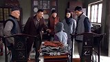 影视这孩子可真是出息，刚刚这么小的岁数，就能拿枪威胁他爹！