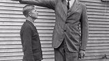 直到51岁去世时，亚当·雷纳尔的身高已经达到了惊人的2.41米秀出我的弄潮范儿  招商蛇口武汉