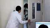 女子身体不舒服不能走，于是找了个跑腿的把自己送医院