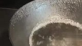 为女友用铁锅烧水冲一大碗咖啡，她还不乐意