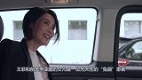 王菲带女儿美国手术后现身机场，李嫣的嘴又变了，气场强大像超模