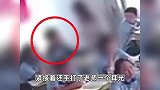 江西一中学上演课堂“大战”，男生被老师掌掴后还手，学校：一时冲动