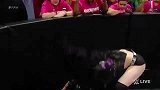 WWE-14年-RAW第1118期：AJ李逆袭佩蒂对走狗大打出手-花絮