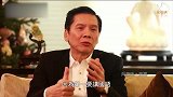 向华强年轻时竟然因长相白净被星探发现，为何因此奠定了大佬地位