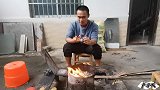 4个羊蹄柴火铁锅炖锅老汤，一碗汤下肚全身暖和，真是汤鲜味美