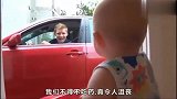 小宝宝守在门口等爸爸回家，看见爸爸时真开心
