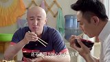 剧团的女孩对自己死心塌地，小伙也感到很无奈