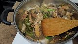 游戏主播秒变下饭主播，亲自下厨做的酸辣鱼连吃三碗饭，美味！