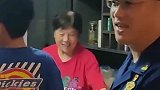 消防员每天抗洪17小时，同事去陪儿子过生日：舍小家为顾大家
