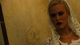 WWE-14年-佩奇PK拉娜傲娇身姿 WWE女郎万圣节鬼屋拍摄内幕-花絮