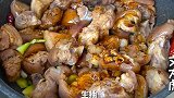 30岁单身宅男，花100买了一个大猪脚，配上1碗凉粉，食欲大
