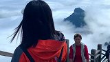 天空栈道上看云海，像在天上游一样