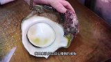 把蜗牛做成蜗牛只保留下白肉制作，品尝同时，还得到海蜗牛盖