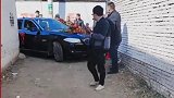 花多万买的宝马系，非得来农村当婚车吗有钱人就是财迷