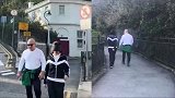 关之琳再与光头男逛公园，一身运动装身材似发福毫无星味