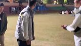 当代大学生在校整活，下次印度阅兵你们仨去