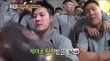 王嘉尔在军队联系Twice，服兵役的士兵真的好激动～