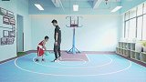 运球过山洞-幼儿篮球华蒙星3~8岁亲子家庭篮球游戏集