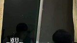 姐姐偷拍弟弟听豫剧练书法，“当代年轻人的一股清流”