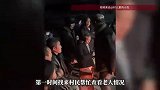 78岁独居老人一天没出门，村民察觉异常找人查看，确认已去世：放鞭炮后邻居都来帮忙